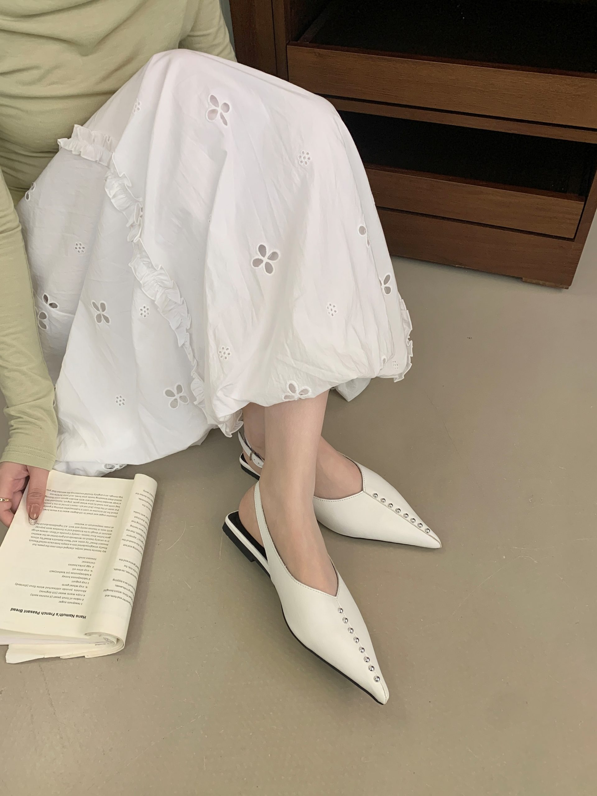 French Pointed Toe Buckle Strap Flat Sandals for Women with Rivet Decoration Backless Commuter Versatile Comfortable Soft Sole